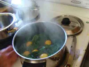 Parsley eggs florentine in pot