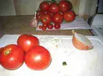 Tomato and onions chopping board opt