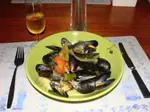 Mussels klaar in plate on rice