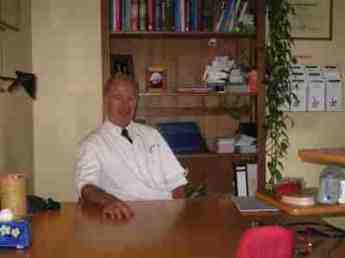 Dr bBernard Preston DC at his desk in Heerlen, Netherlands. Dr bBernard Preston DC at his desk in Heerlen, Netherlands.