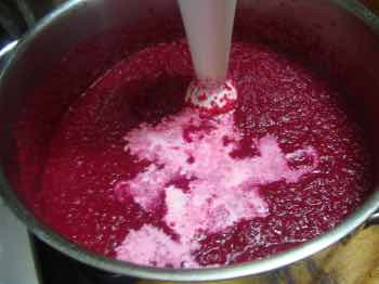 Borcht with cream and stick blender Borcht with cream and stick blender