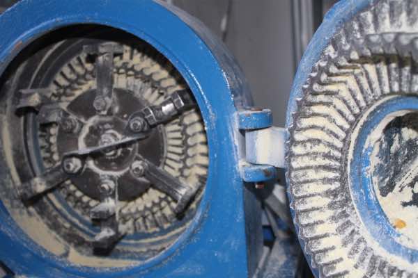 Mechanism of extra-fine maizemeal mill Mechanism of extra-fine maizemeal mill
