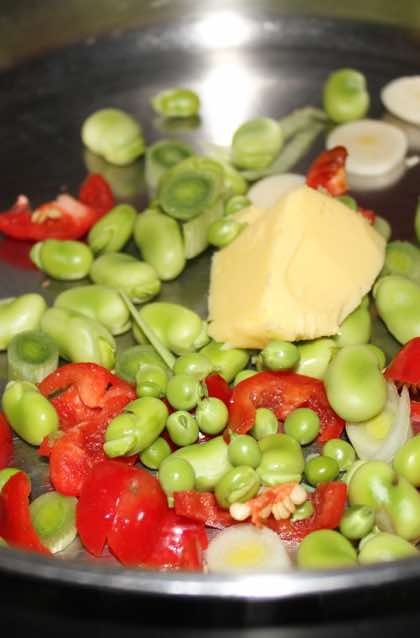 Green peas and beans have lower levels of lectins. Green peas and beans have lower levels of lectins.