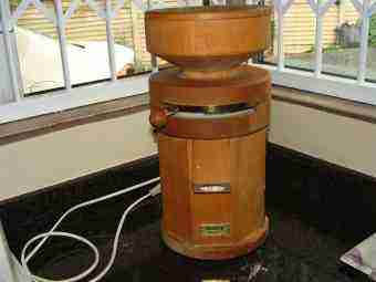 Hawo wheat grinder for your low GI bread. Hawo wheat grinder for your low GI bread.