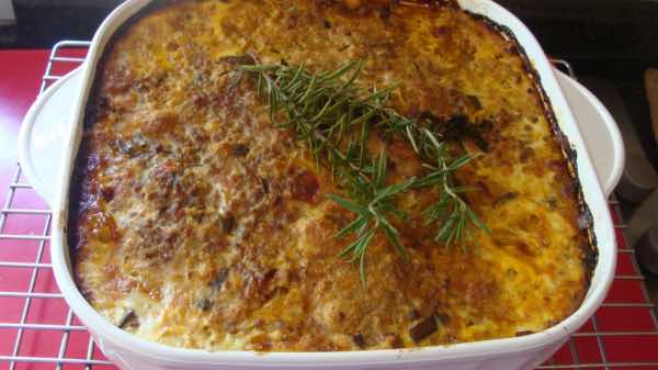 Hot and spicy bobotie with chickpeas, tomatoes and ground beef. Hot and spicy bobotie with chickpeas, tomatoes and ground beef.
