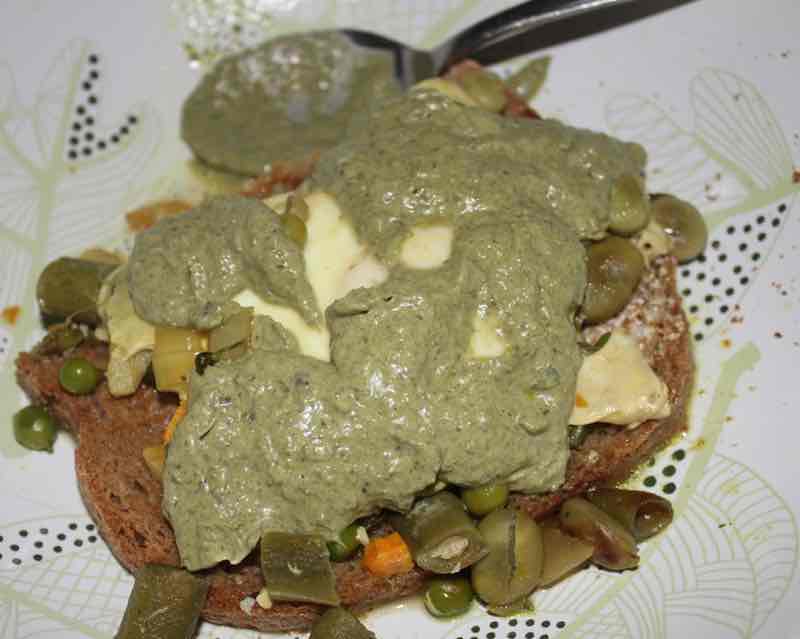 Kale and spinach sauce can be made literally in fiveminutes.