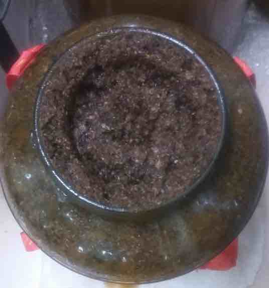 An overfilled all-hive mead carboy.