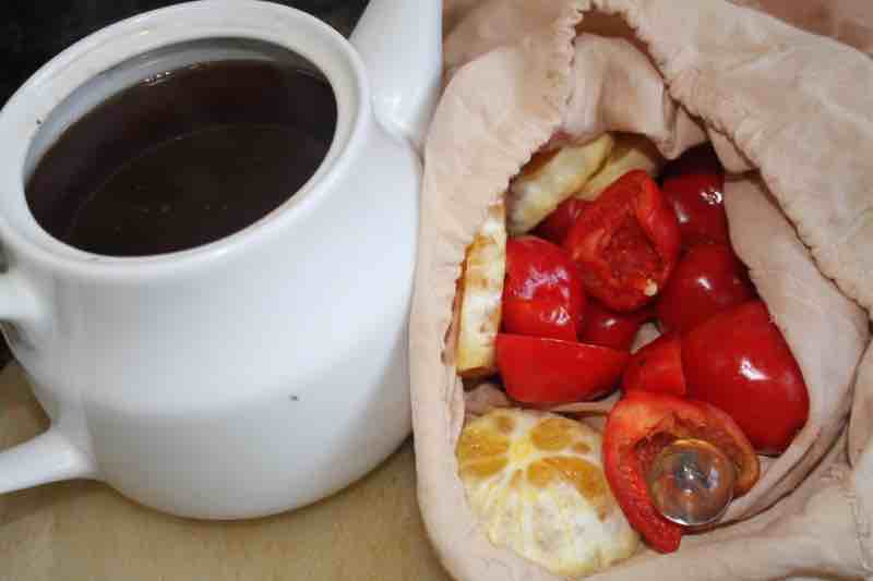 Peppadew mead with oranges and tea. Peppadew mead with oranges and tea.