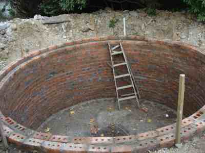 A good source of water as in this reservoir is essential for broccoli gardening.