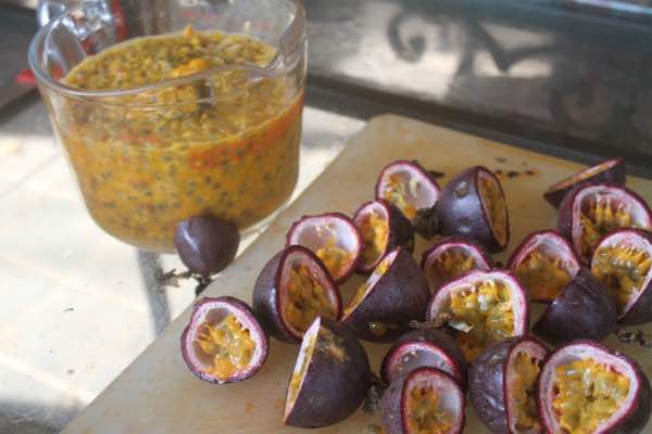Scooping the granadilla pulp