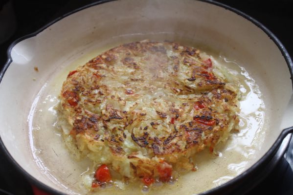 Smaller rösti that can be flipped with a spatula