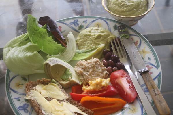 Spring salad with mashed broad bean dip