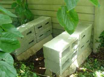Blocks to support your worm farm Blocks to support your worm farm