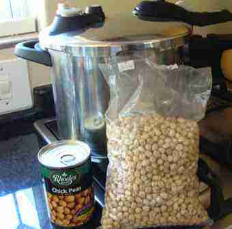 Chickpeas dried and canned.