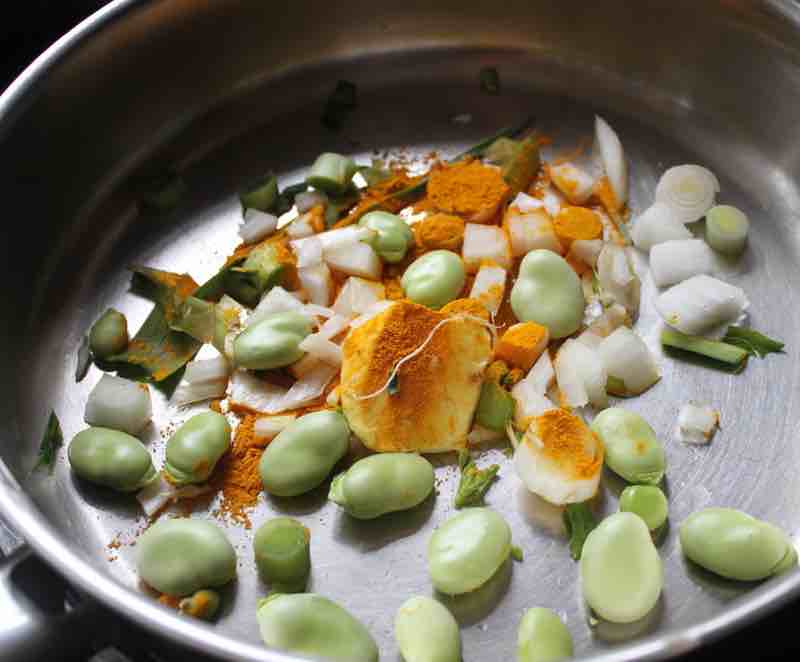 Turmeric and broad beans with butter. Turmeric and broad beans with butter.
