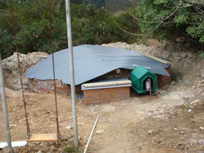 Underground reservoir for homes. Underground reservoir for homes.